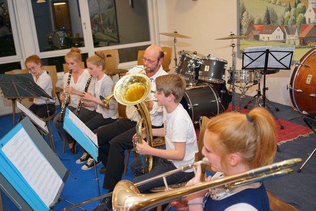 In Aktion: junge Musiker(innen)  der Odenwälder Trachtenkapelle Wenschdorf-Monbrunn.