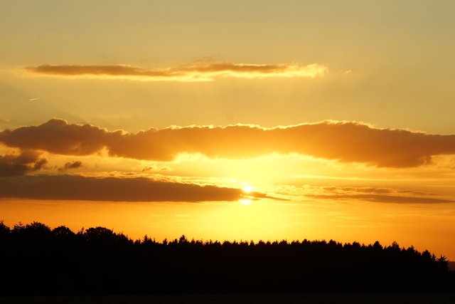 Sonnenuntergang am Montag, dem 8.8.2016, bei Monbrunn.
