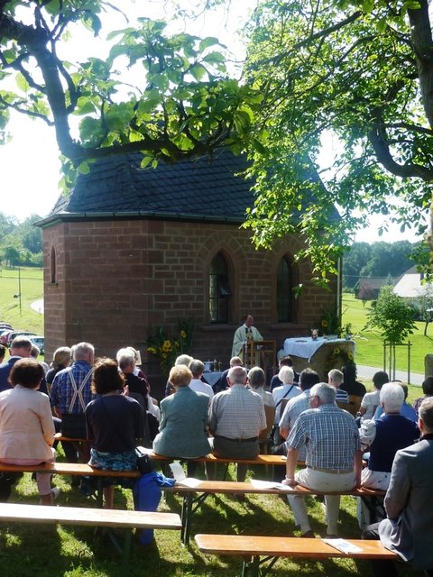 "Odenwälder Trachtenkapelle Wenschdorf-Monbrunn" beim Kapellenfest Monbrunn