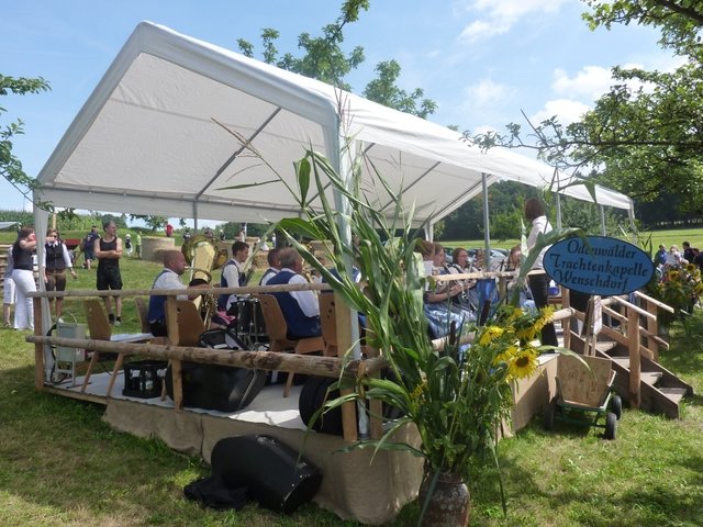 "Odenwälder Trachtenkapelle Wenschdorf-Monbrunn" beim Kapellenfest Monbrunn