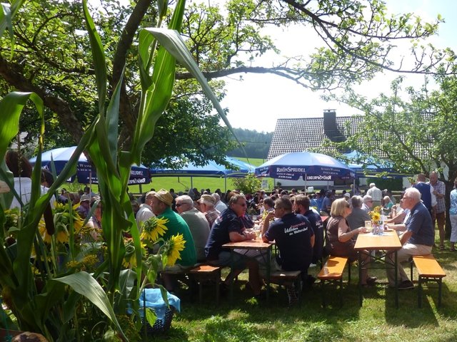 "Odenwälder Trachtenkapelle Wenschdorf-Monbrunn" beim Kapellenfest Monbrunn