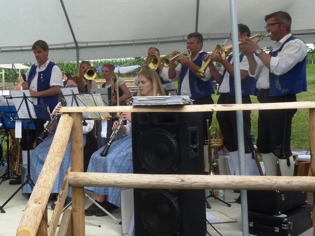 "Odenwälder Trachtenkapelle Wenschdorf-Monbrunn" beim Kapellenfest Monbrunn