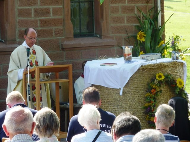 "Odenwälder Trachtenkapelle Wenschdorf-Monbrunn" beim Kapellenfest Monbrunn