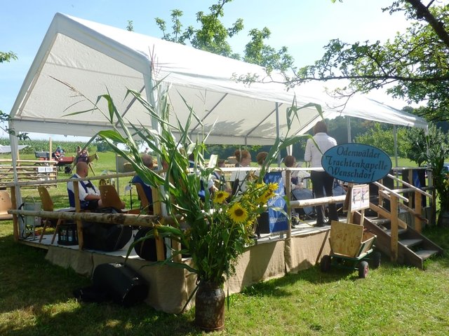 "Odenwälder Trachtenkapelle Wenschdorf-Monbrunn" beim Kapellenfest Monbrunn