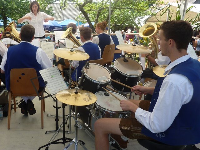 "Odenwälder Trachtenkapelle Wenschdorf-Monbrunn" beim Kapellenfest Monbrunn