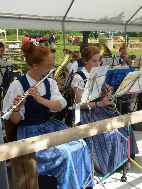 "Odenwälder Trachtenkapelle Wenschdorf-Monbrunn" beim Kapellenfest Monbrunn