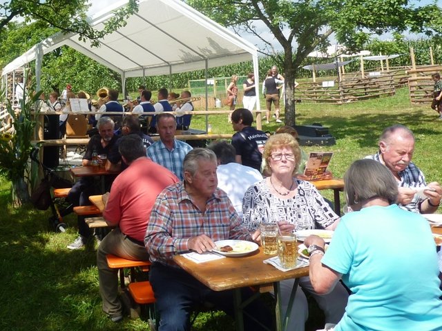 "Odenwälder Trachtenkapelle Wenschdorf-Monbrunn" beim Kapellenfest Monbrunn