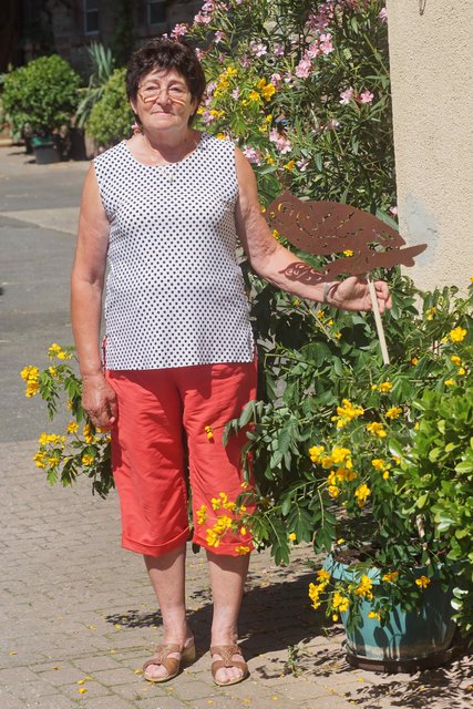 Anni Gärtner aus Guggenberg mag Blumen und Eulen.