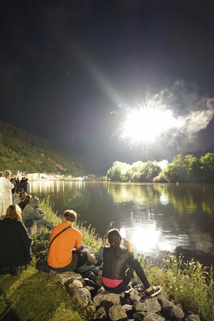 Sonntag, 4.9.2016, 21 Uhr: In wenigen Stunden ist die Miltenberger Michaelismesse 2016 Geschichte. Zuvor verzaubert ein faszinierendes Brilliantfeuerwerk am Main die zahlreichen Besucher aus nah und fern vor der neugeschaffenen Hochwasserschutz-Plattform.