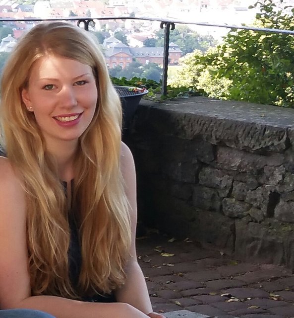 Janina Farrenkopf gehört mit zum Organisationsteam. „Ich bin am Samstag hauptsächlich für das Kinderprogramm zuständig. Ich mache mit, da ich schon seit vielen Jahren aktiv in der Odenwälder Trachtenkapelle Wenschdorf-Monbrunn Musik spiele sowie seit März 2015 auch in der 
Vorstandschaft als Schriftführerin tätig bin und den Verein gerne unterstütze. In meinem Berufsfeld arbeite ich mit Kindern im Grundschulalter zusammen, sodass ich mich für die Planung des Kinderprogrammes bereit erklärt habe."