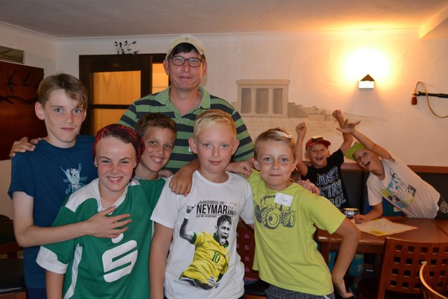 Siegergruppe mit Bärenpapa Andreas Weber