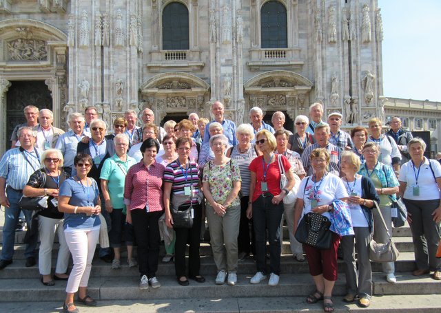Teilnehmer vor dem Mailänder Dom