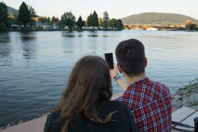 Manche Monster-Jäger legen in einer Woche mit dem Spiel mehr als 30 Kilometer zurück, fangen rund 200 Pokémon und entwickeln mehr als ein Dutzend zu stärkeren Exemplaren weiter – oft auch in Teams, berichtet ein Miltenberger Fan.