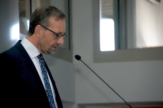 Karlheinz Lamprecht, Ministerialbeauftragter für Realschulen in Unterfranken bei seiner Ansprache.