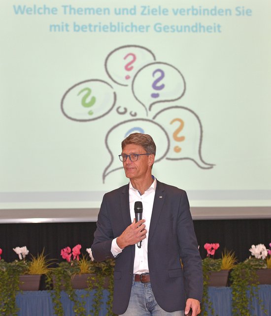 Dass sich der Einsatz des Betriebs für Mitarbeitergesundheit lohnt, stellte Professor Dr. Stephan Gronwald von der TH Deggendorf fest.