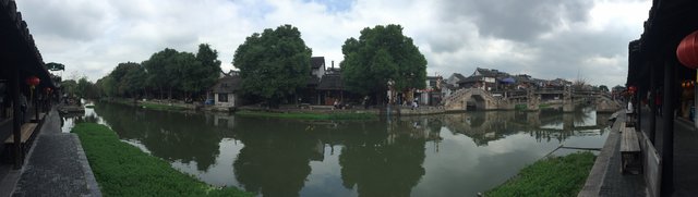 Das "Wasserdorf" Xitang rund 70 km südwestlich von Shanghai (Panorama-Bild)