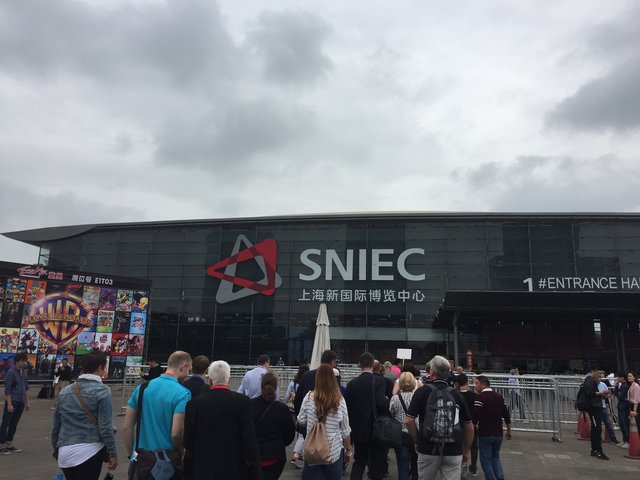 Der Eingang zur Messe