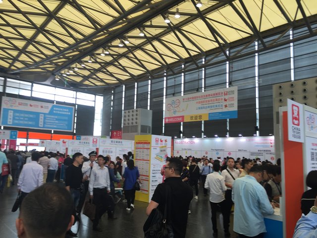 Die Eingangshalle zur Messe