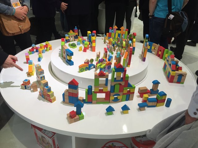 Auf dem Messestand von "Hape"