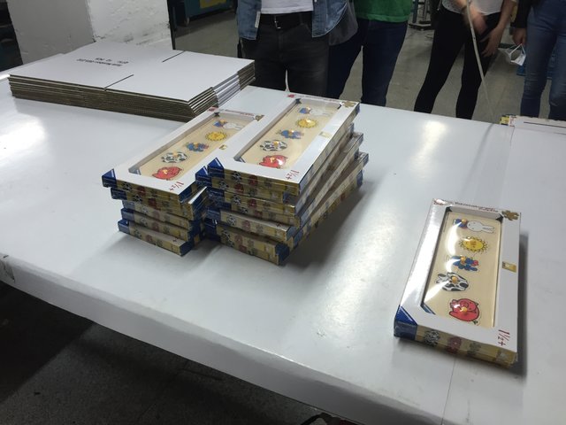 Die Produktion von Hape in Beilun: die fertigen Kinderpuzzles für Ravensburger