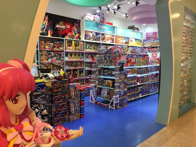 ein "Plastik"-Laden in einer Shopping Mall in Ningbo