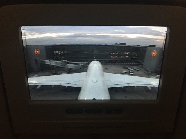 Der LH Airbus A380 'München' am Gate in Frankfurt