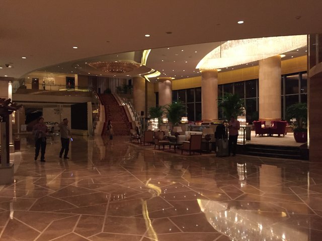 das Foyer des Shangri-La in Ningbo
