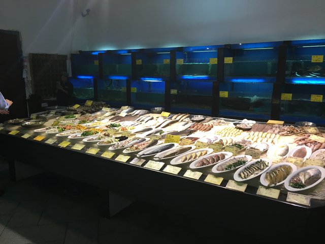 Das "Tengtou Dongfang Tianyuan Eco Restaurant, Ningbo", eine Mischung aus Outdoor- und Indoor-Restaurant