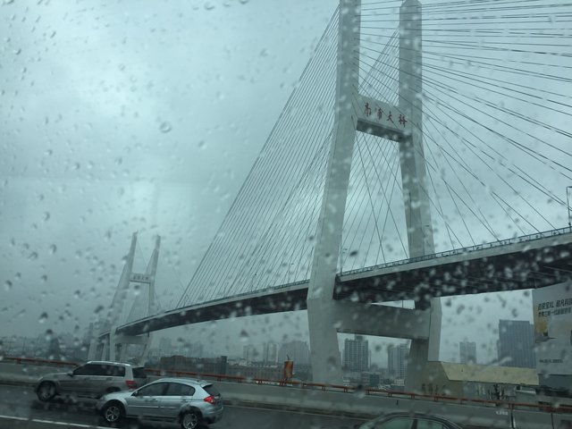 Der Weg führte wieder über eine Hafenbrücke ...