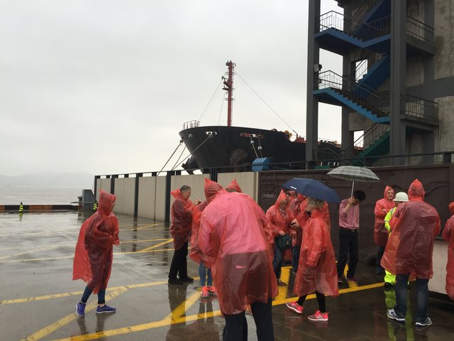 Im Container-Hafen Ningbo/Beilun