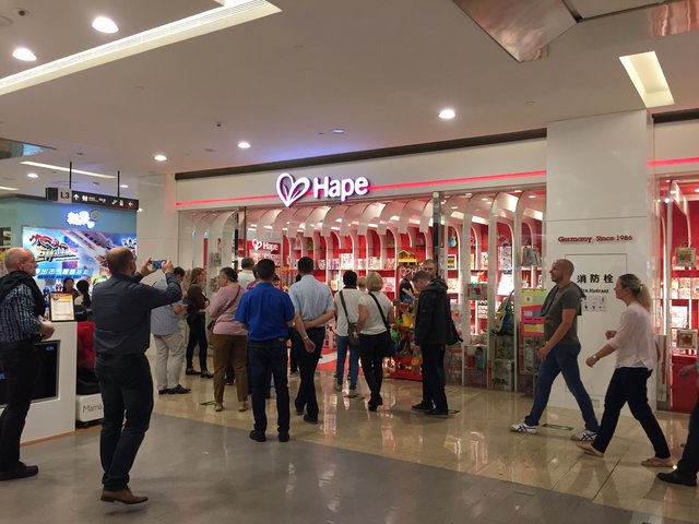 der Hape-Laden in einer Shopping Mall in Ningbo