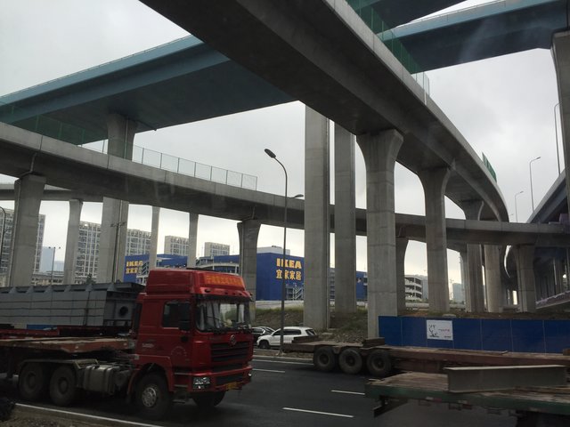 Baustelle einer Hochbahn in Ningbo