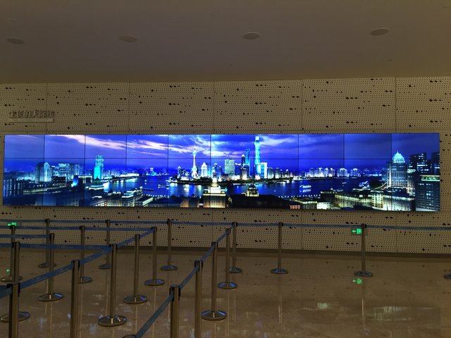 Die Bildschirmanimation im "Untergrund" des Shanghai-Towers