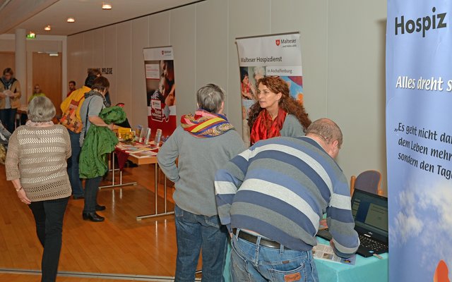 Zahlreiche Aussteller präsentierten ihre Angebote in der Informationsbörse unter dem Motto „Hilfe für Schwerstkranke“.