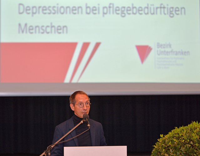 Der Ärztliche Direktor des Lohrer Bezirkskrankenhauses, Professor Dr. Dominikus Bönsch, befasste sich in seinem Vortrag mit „Depressionen bei pflegebedürftigen Menschen“.