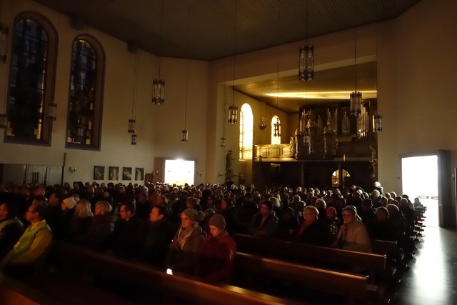 Friedenslicht-Gottesdienst in der St.-Maria-Magdalena-Kirche in Trennfurt. (Bild von Olaf Braum)