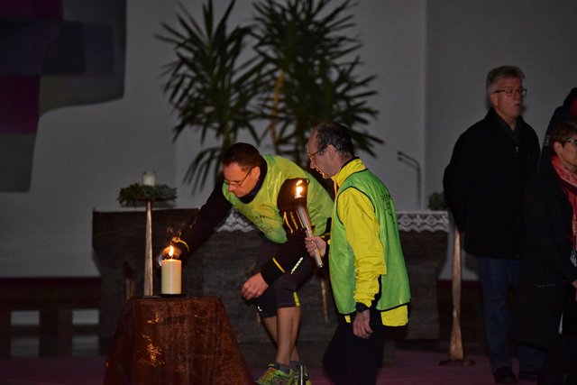 Friedenslicht-Gottesdienst in der St.-Maria-Magdalena-Kirche in Trennfurt. (Bild von Olaf Braum)