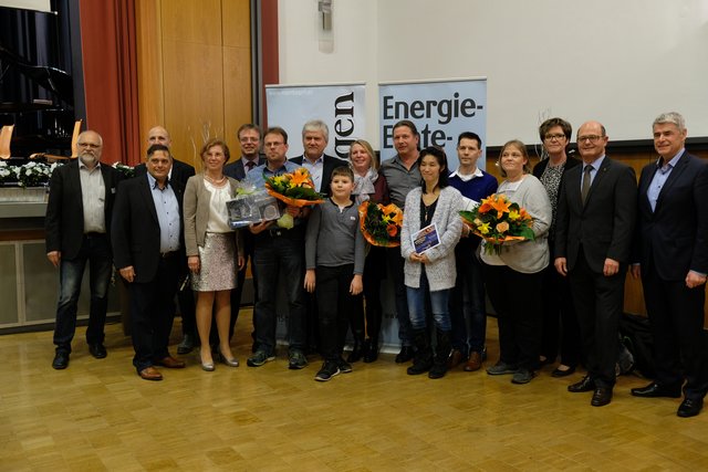 1. Preis Mitsubische Kleinwagen: Susanne Großmann aus Erlenbach, 2. Preis Apple i Pad Air 2 (Wert 550 Euro), 3. Preis Grundig DAB Radio (Wert 250 Euro) Uwe Schäfer aus Obernburg, 4. Preis Einkaufsgutschein (Wert 250 Euro) Barbara Andre aus Erlenbach, 5. Preis Zwei Komitickets Festspiele Klingenburg (Wert 202 Euro) Öli Oswald aus Wörth