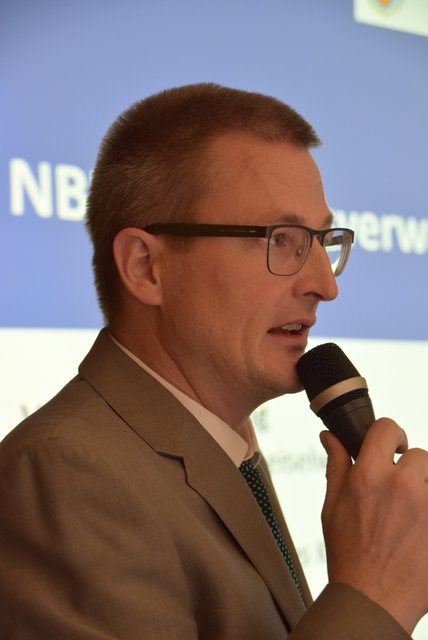 Geschäftsführer Andreas Kleinhenz vom Nordbayerischen Musikbund und der Nordbayeri-schen Bläserjugend eröffnete den 5. Kongress für Führungskräfte und Jugendleitungen in Musikvereinen in Geiselwind.