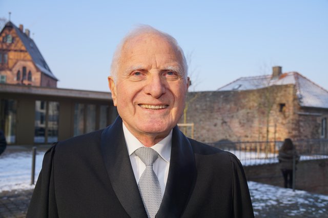 Knuth Brack, Laienprediger Miltenberg: „2017 blicken wir auf 500 Jahre Geschichte und denken dabei an helle und dunkle Erfahrungen, an gute und bedenkliche  Entwicklungen - gemeinsam mit den Christen anderer Konfessionen. Wir suchen nach neuen Wegen, wie Gottes lebendiges Wort die Herzen der Menschen heute erreicht - und wollen uns als Kirche und als einzelne Christen erneuern lassen.“