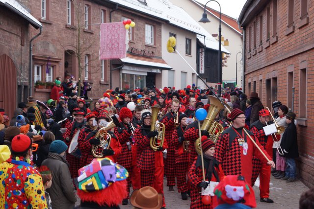 Eng wird es am Rosenmontag wieder in Mudaus Straßen und Gassen .....