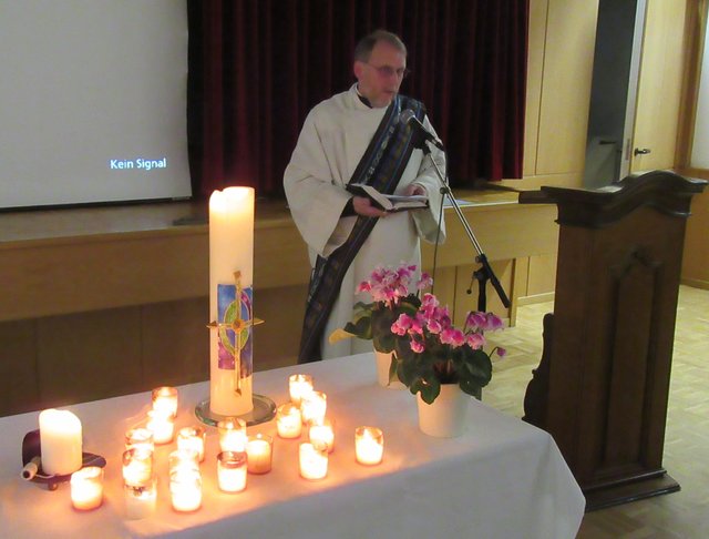 Diakon Thomas Seibert beim Wortgottesdienst