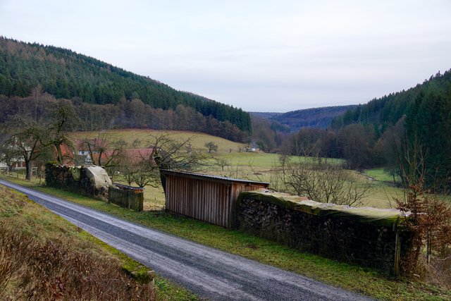 Stille Einkehr und Besinnung gibt es in der kleine Kapelle nahe der Zwieselmühle nahe Bischbrunn im Spessart.