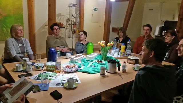 Interessante Gespräche bei der Spendenübergabe mit Frau Munzinger-Rust und dem "Organisationsteam Friedenslichtlauf" in der neuen Büroräumen des Kinder- und Jugendhospizdienstes e. V. in Kleinheubach.