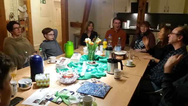 Interessante Gespräche bei der Spendenübergabe mit Frau Munzinger-Rust und dem "Organisationsteam Friedenslichtlauf" in der neuen Büroräumen des Kinder- und Jugendhospizdienstes e. V. in Kleinheubach.