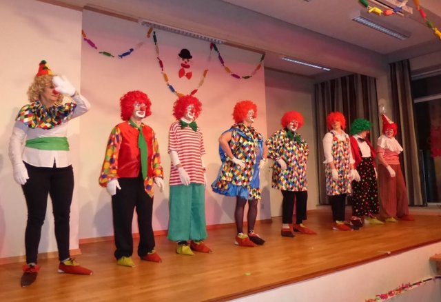 Clown-Tanzgruppe v. Heidi Kurzweil