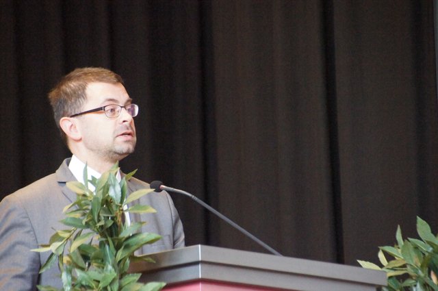 Landrat Jens Marco Scherf bei seiner Begrüßungsrede.