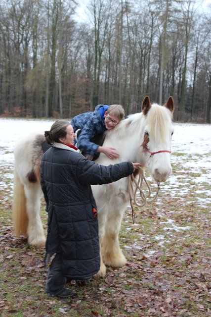 Sabine, Felix und Therapiepferd Bella