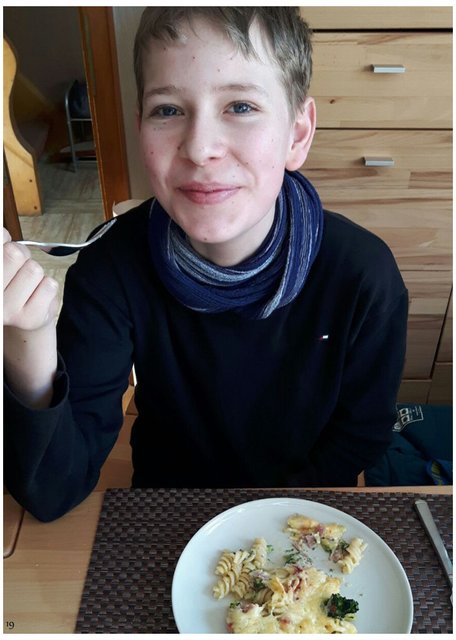 Felix bei seinem Lieblingsessen