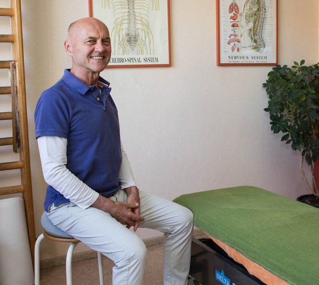 Durch die Atlaskorrektur gibt Roland Zink seinen Patientinnen und Patienten ein ganz neues Lebensgefühl